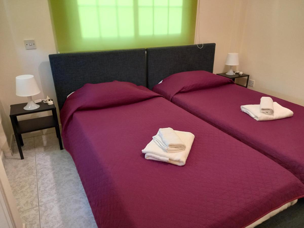 2 Bedroom Apartment Near Finikoudes Larnaca Exterior photo