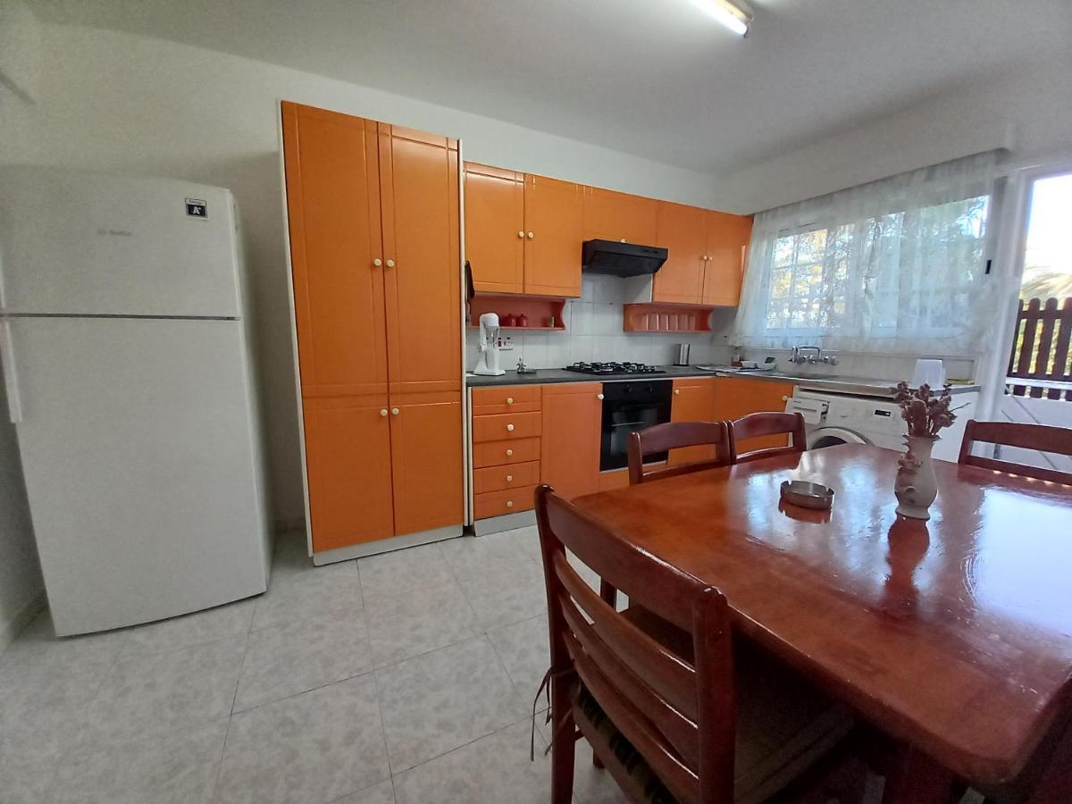 2 Bedroom Apartment Near Finikoudes Larnaca Exterior photo